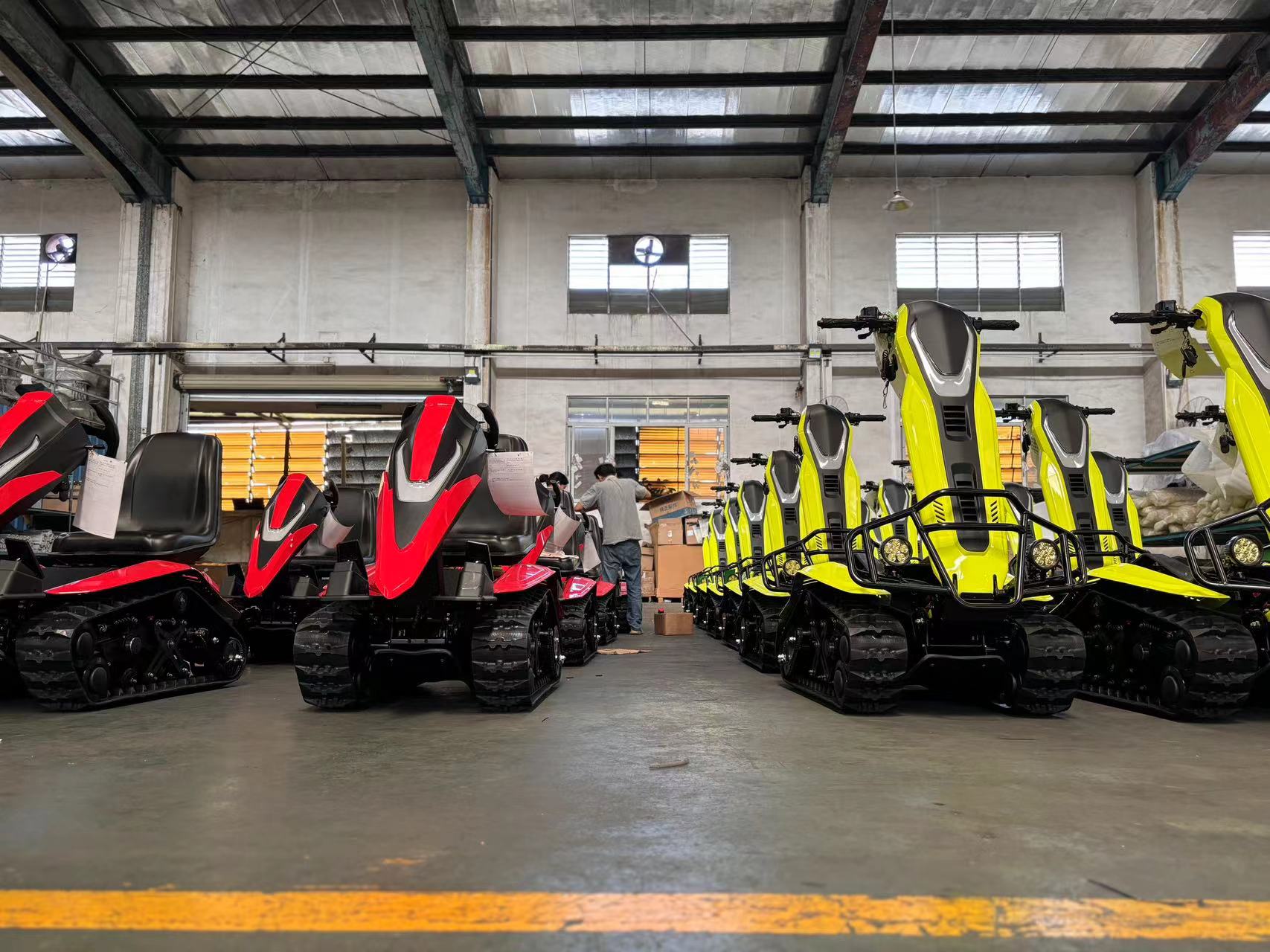 El nuevo lote de motos de nieve (tanque ETV) se extiende de la línea de producción